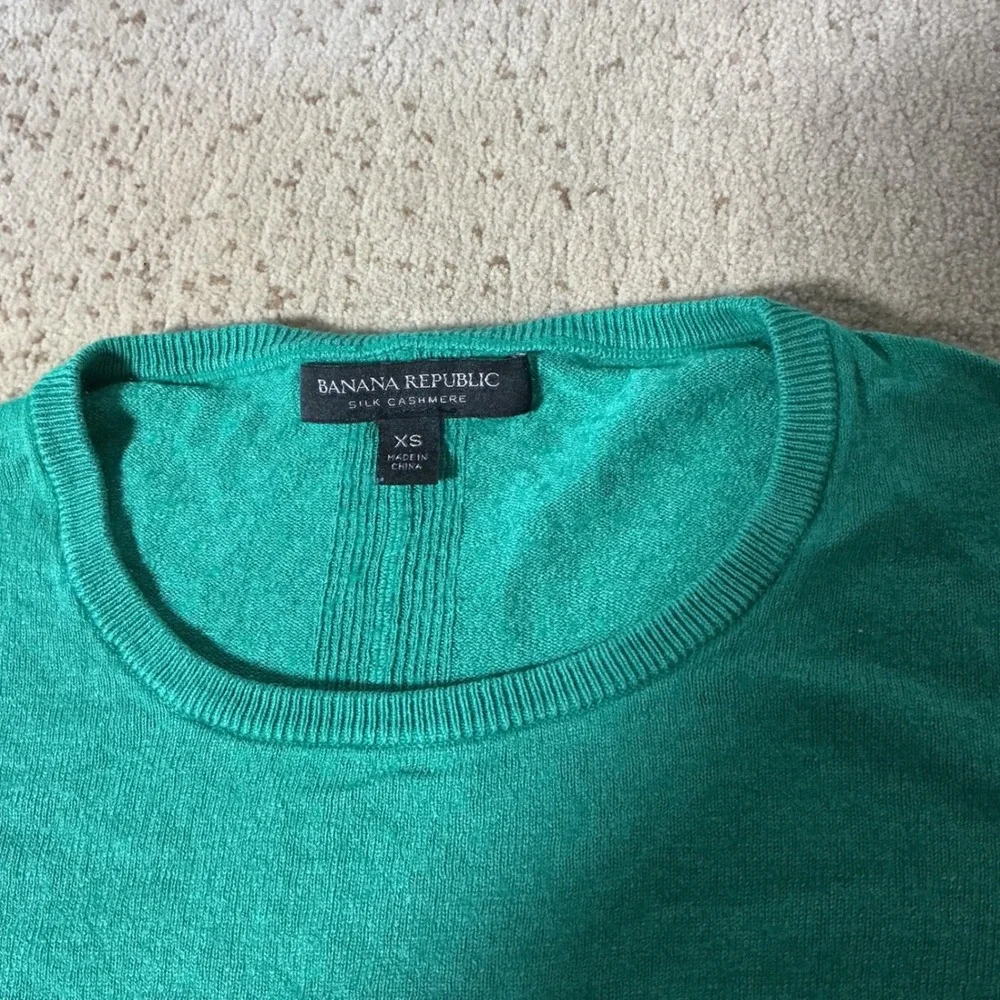 Banana Republic Preppy Silk‎ Cashmere Sweater Womens XS Green Minimalist